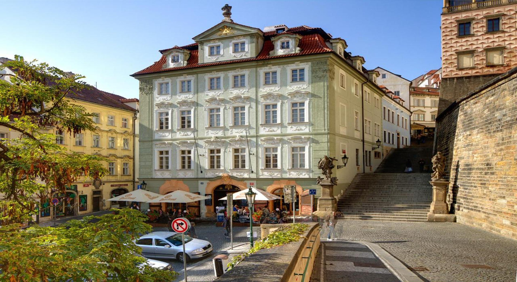 HOTEL GOLDEN STAR PRAGUE hvezda1.jpg