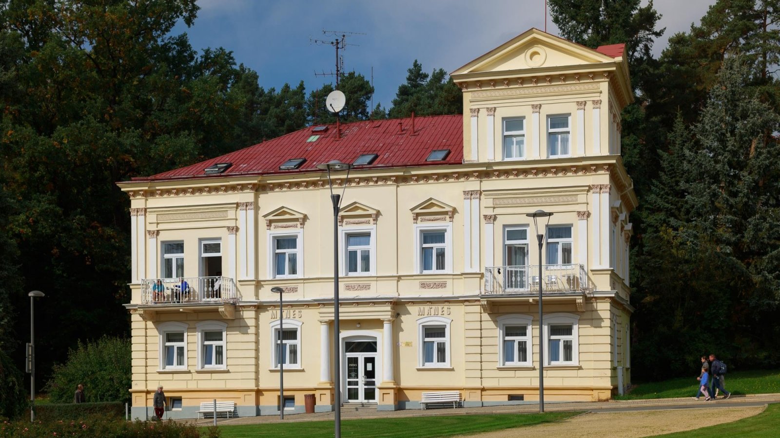 Hotel dm Mnes Konstantinovy Lzn