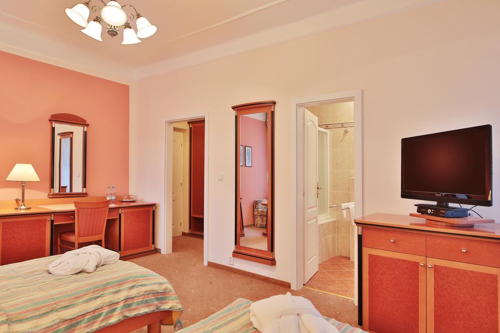 Hotelu Villa Savoy Marinsk Lzn 11