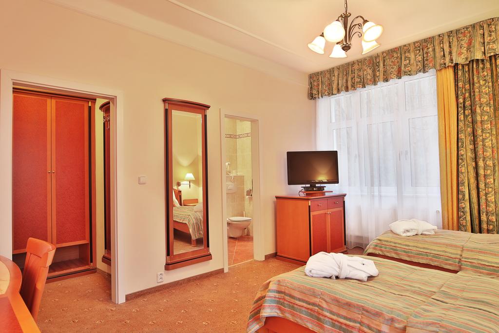 Hotelu Villa Savoy Marinsk Lzn 8